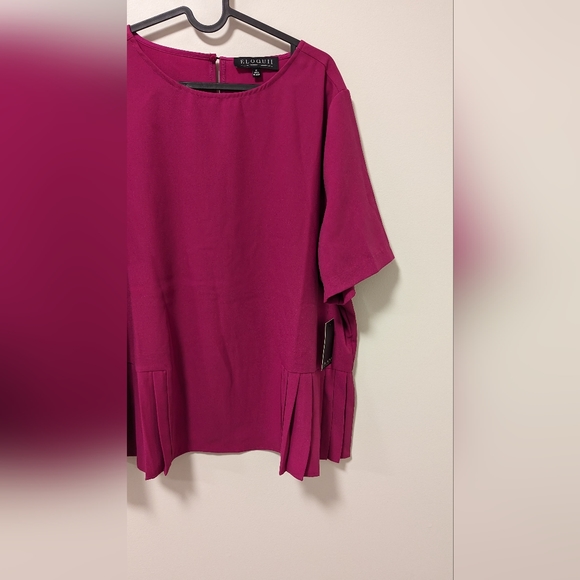 Eloquii Short Sleeve Top with Pleat Detail, Size 16 - Picture 3 of 6
